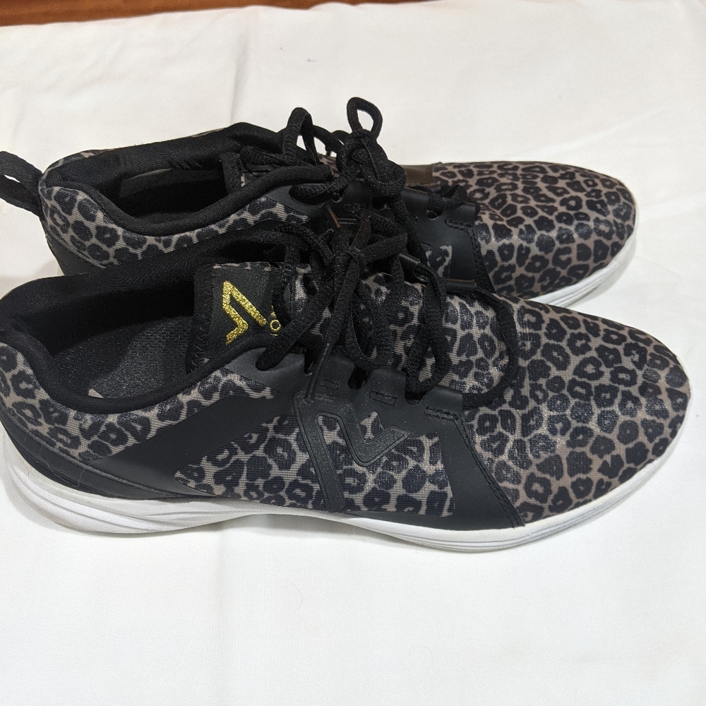 Vionic - Picture 3 of 4